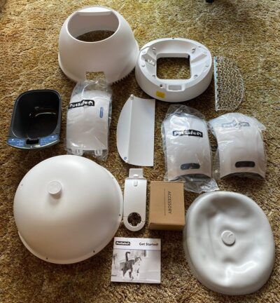 What comes in the box of the PetSafe SmartSpin